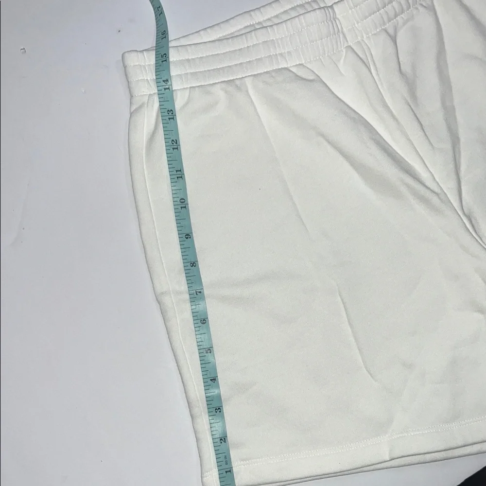 GAP  Athletic White Shorts Men’s  size Medium